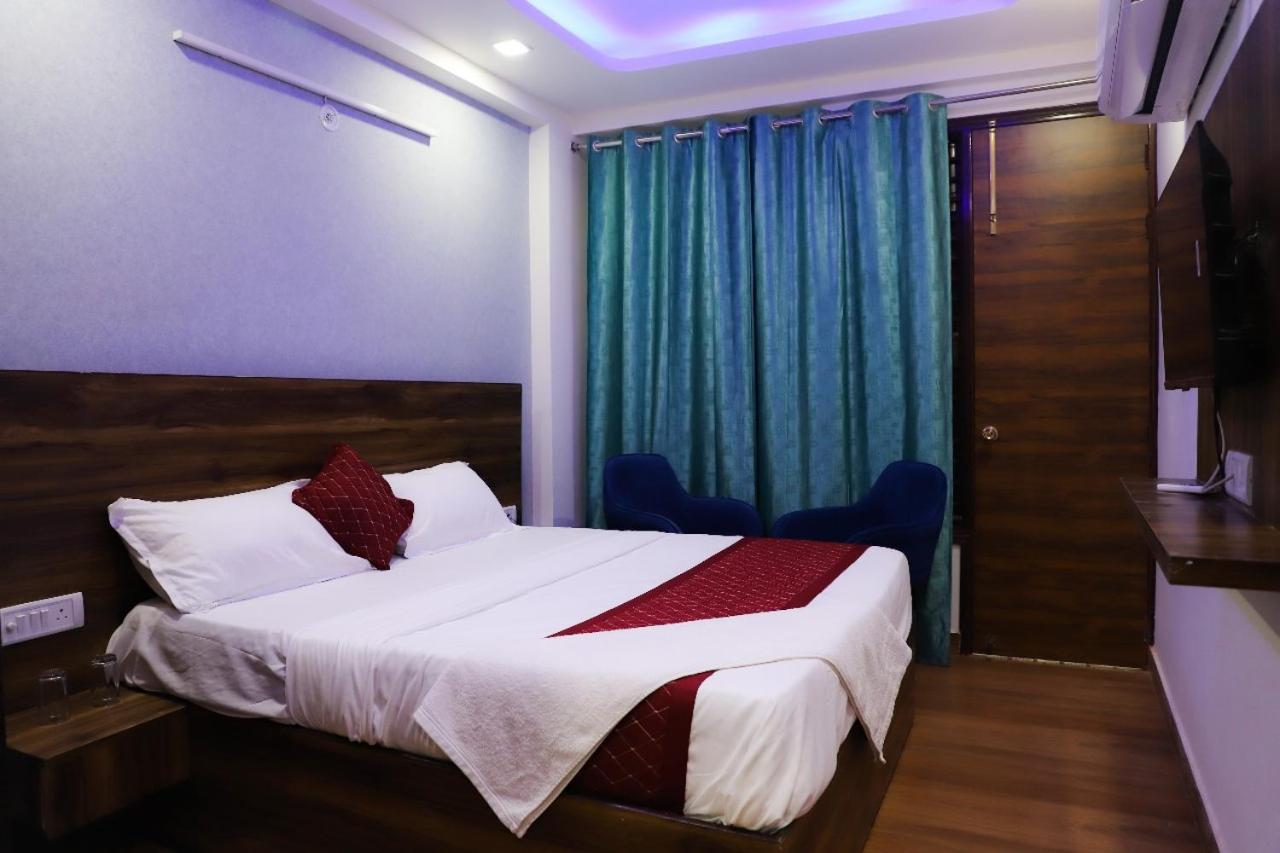 Bed and Breakfast Surya International Nueva Delhi Exterior foto