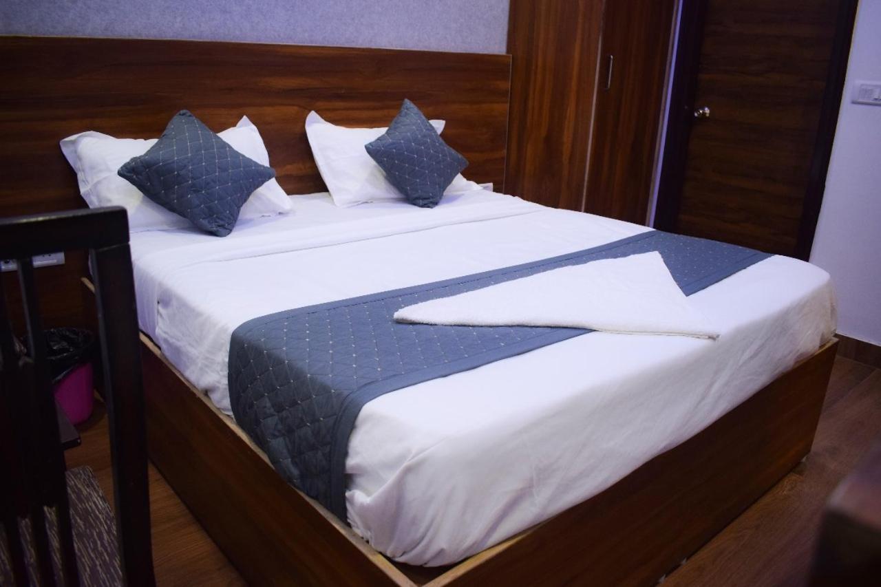Bed and Breakfast Surya International Nueva Delhi Exterior foto