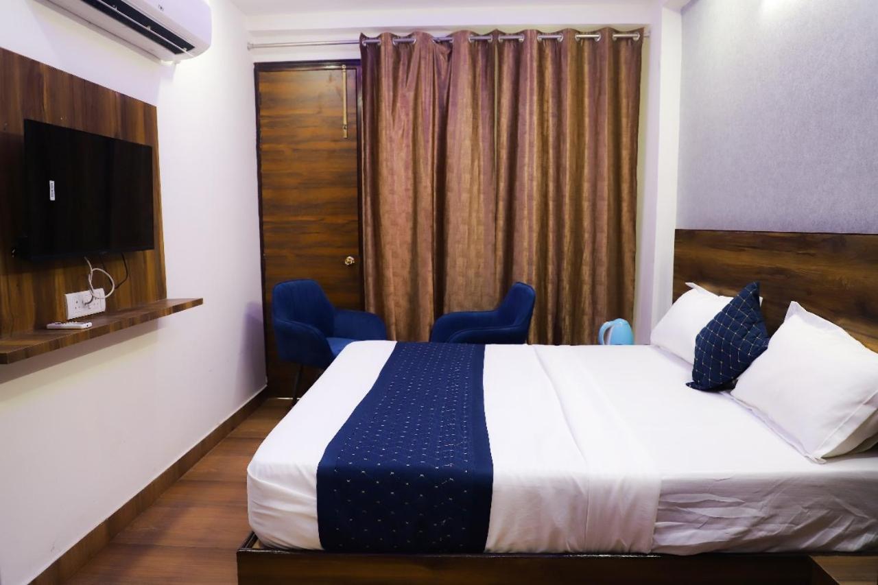 Bed and Breakfast Surya International Nueva Delhi Exterior foto