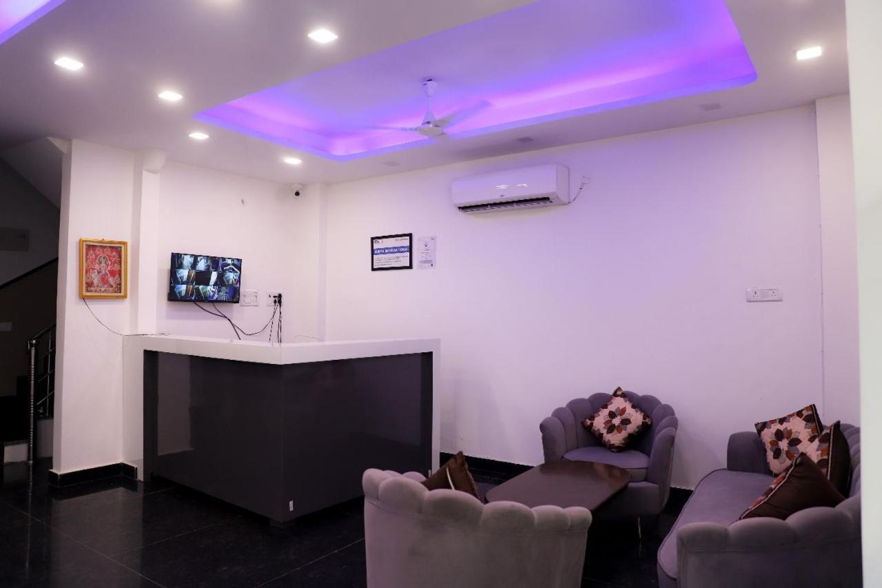 Bed and Breakfast Surya International Nueva Delhi Exterior foto