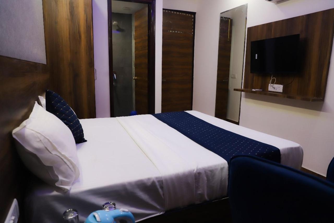 Bed and Breakfast Surya International Nueva Delhi Exterior foto
