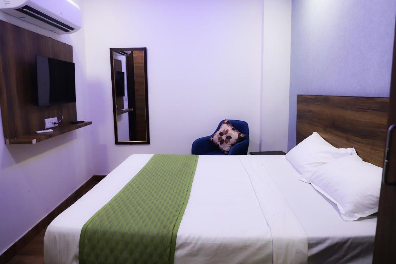 Bed and Breakfast Surya International Nueva Delhi Exterior foto