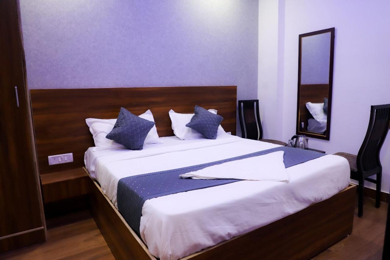 Bed and Breakfast Surya International Nueva Delhi Exterior foto