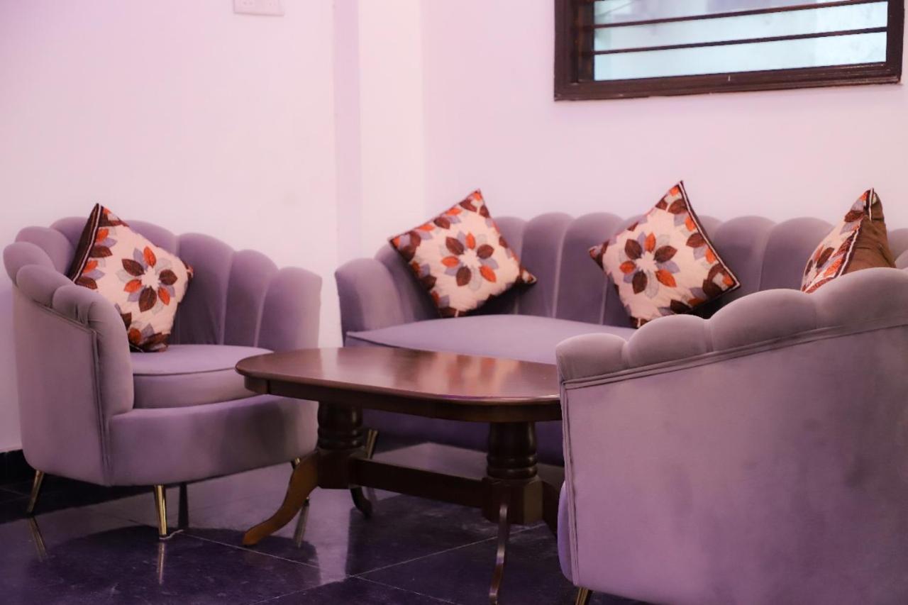 Bed and Breakfast Surya International Nueva Delhi Exterior foto