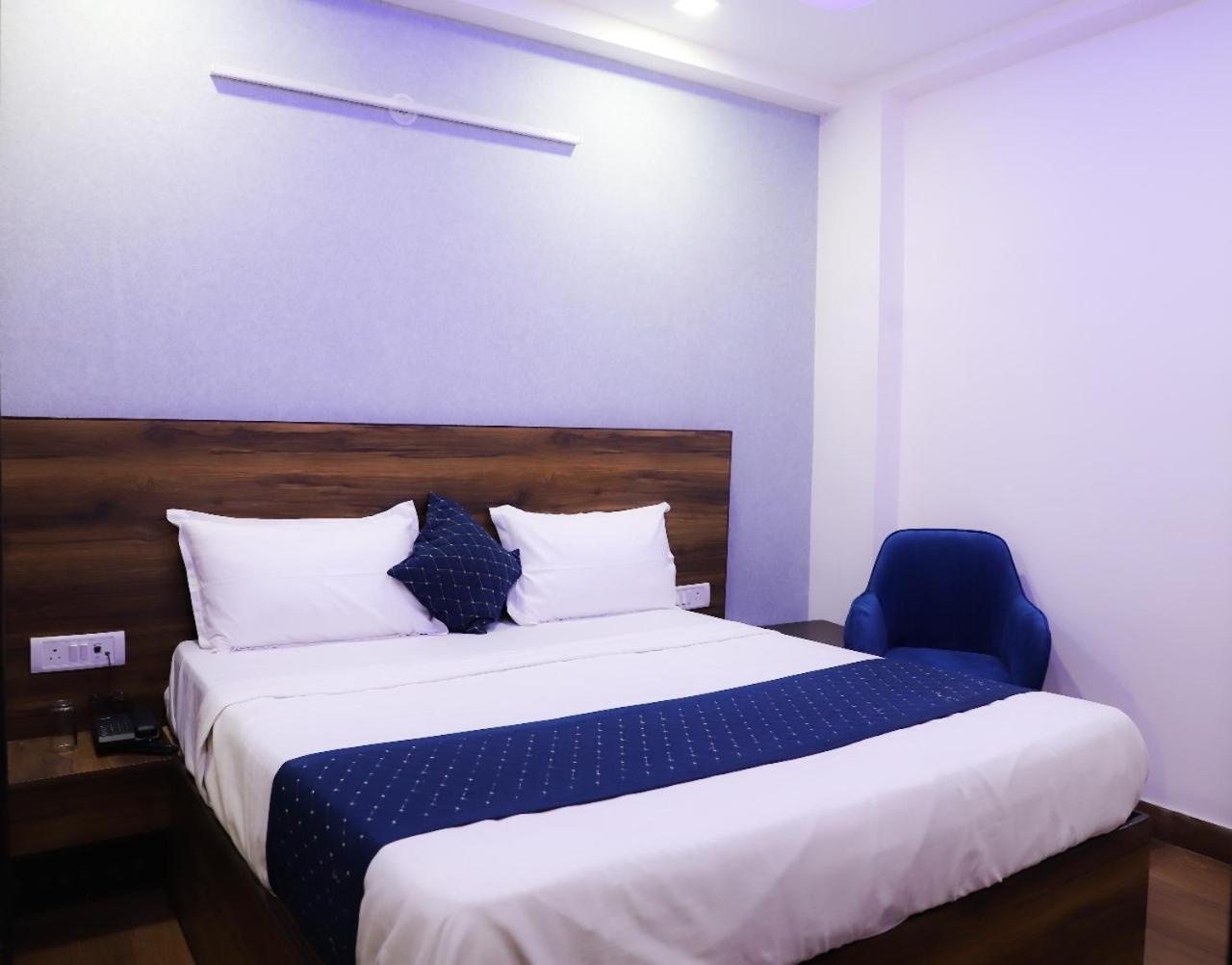 Bed and Breakfast Surya International Nueva Delhi Exterior foto