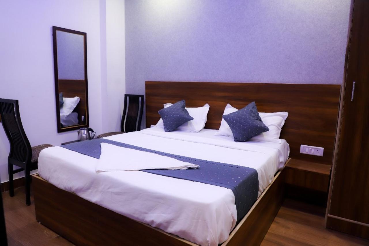 Bed and Breakfast Surya International Nueva Delhi Exterior foto