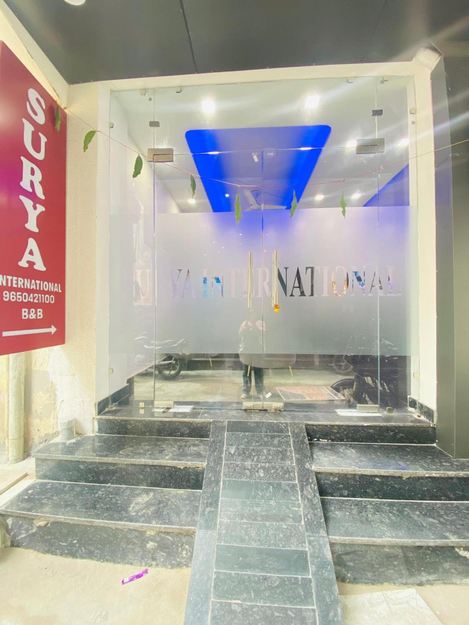 Bed and Breakfast Surya International Nueva Delhi Exterior foto