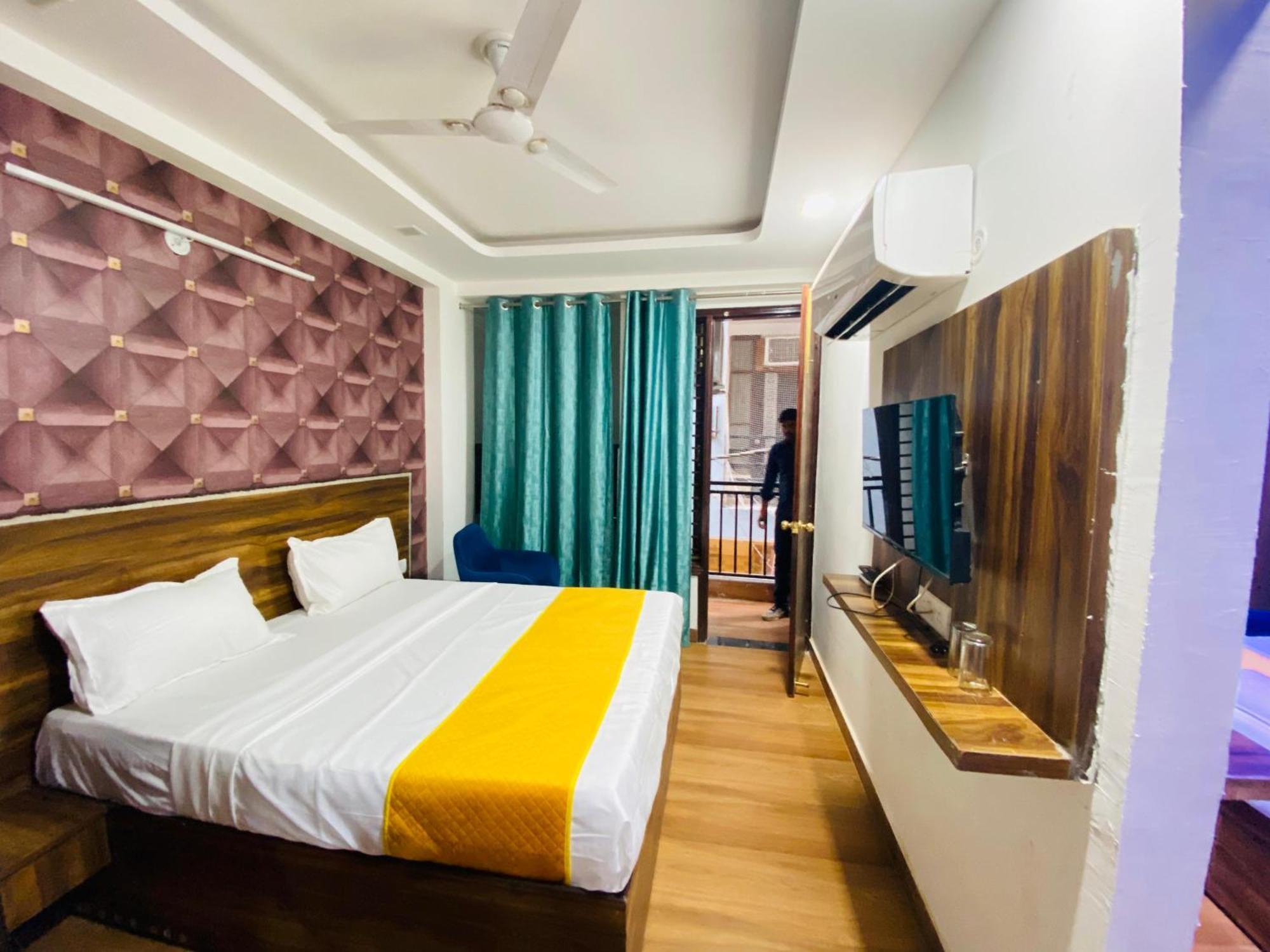 Bed and Breakfast Surya International Nueva Delhi Exterior foto