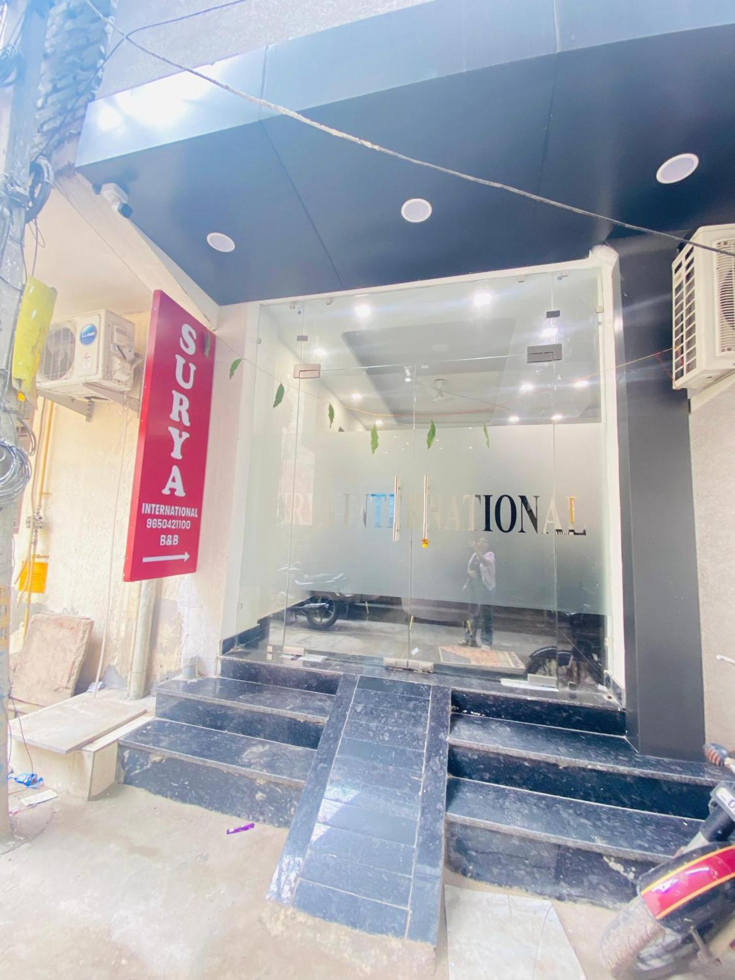 Bed and Breakfast Surya International Nueva Delhi Exterior foto