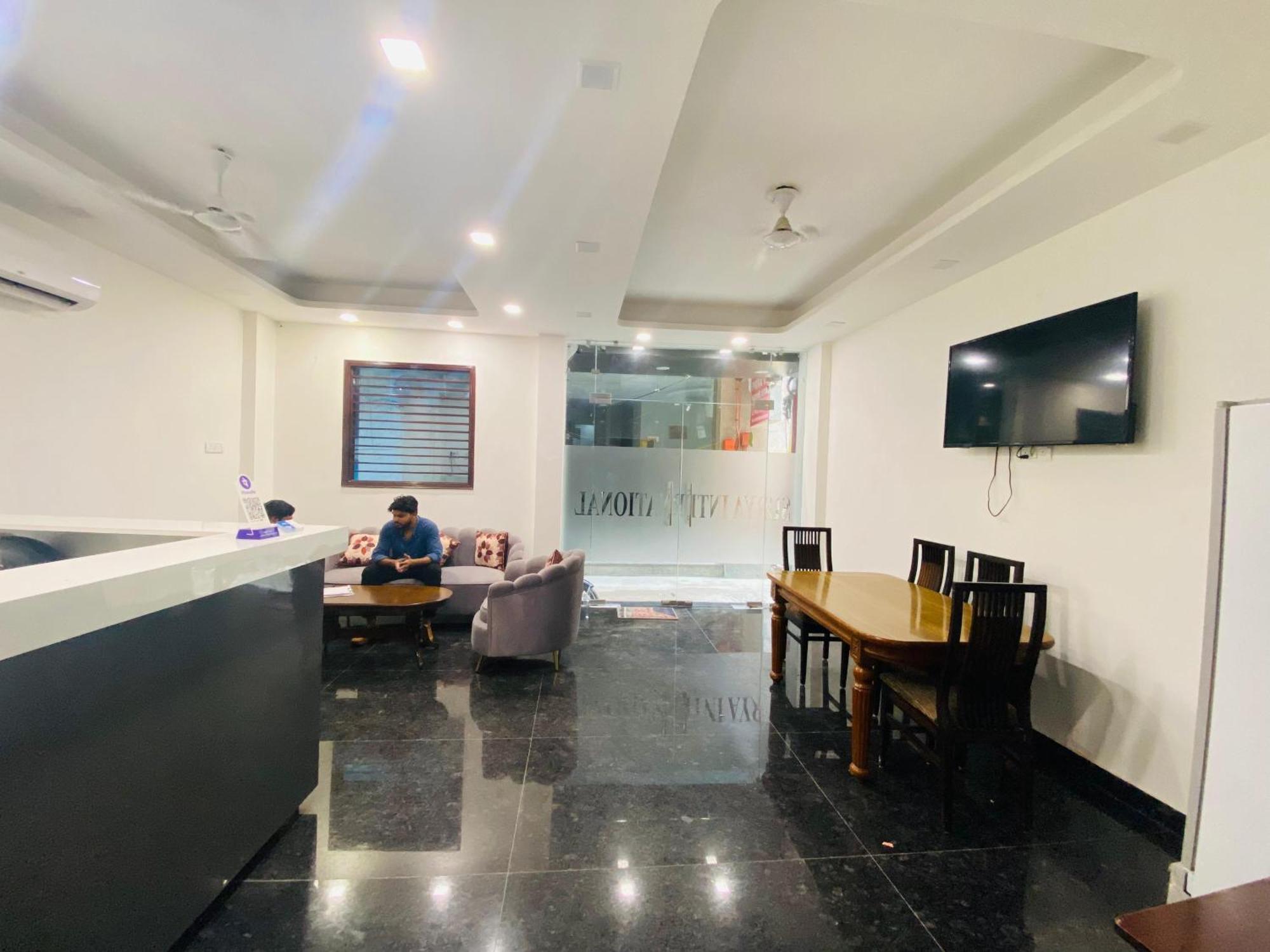 Bed and Breakfast Surya International Nueva Delhi Exterior foto