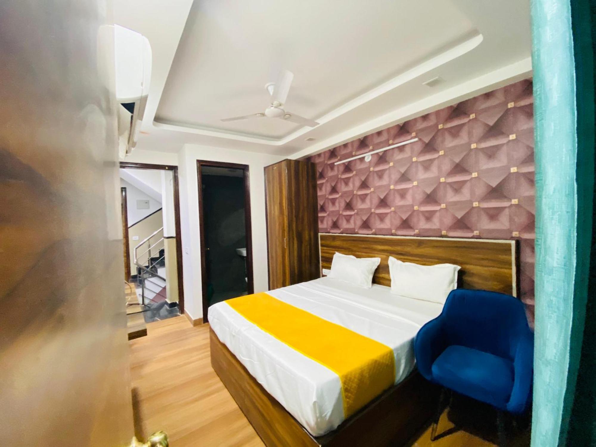 Bed and Breakfast Surya International Nueva Delhi Exterior foto