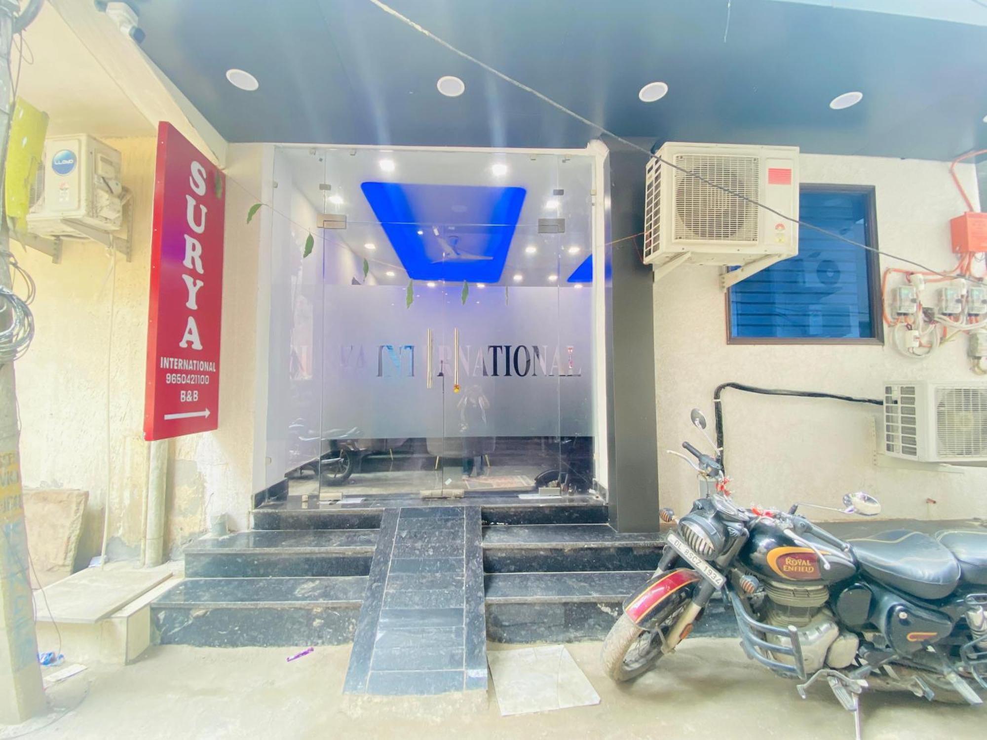 Bed and Breakfast Surya International Nueva Delhi Exterior foto